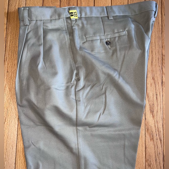 New No Tag Men’s Haggar Khaki Pants Size 42”x30” - Picture 2 of 5